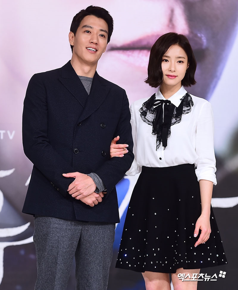 Shin Se Kyung xinh đẹp, dịu dàng trong họp báo 'Black Knight'