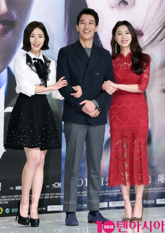 Shin Se Kyung xinh đẹp, dịu dàng trong họp báo 'Black Knight'