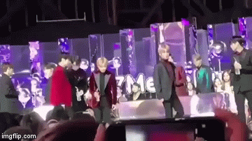 Fan EXO dùng lời tục tĩu mắng chửi Wanna One tại lễ trao giải