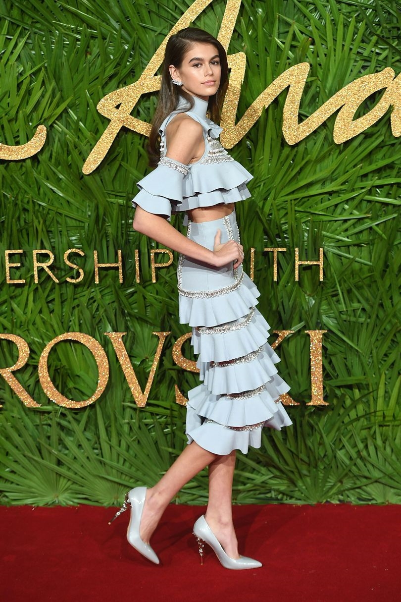 Selena ăn mặc diêm dúa, sến súa ở British Fashion Awards 2017