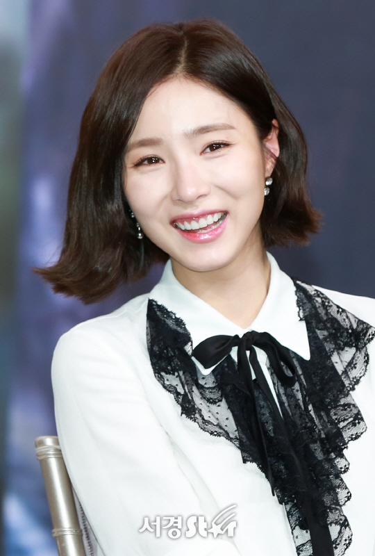 Shin Se Kyung xinh đẹp, dịu dàng trong họp báo 'Black Knight'