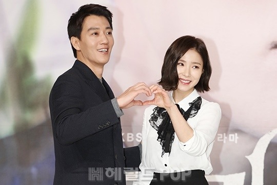 Shin Se Kyung xinh đẹp, dịu dàng trong họp báo 'Black Knight'