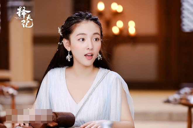Những diễn viên Hoa ngữ “dở khóc dở cười” vì ngoại hình trẻ con!