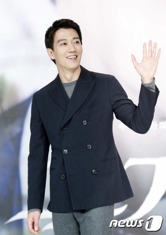 Nữ phụ vô danh “lấn át” Shin Se Kyung và Kim Rae Won