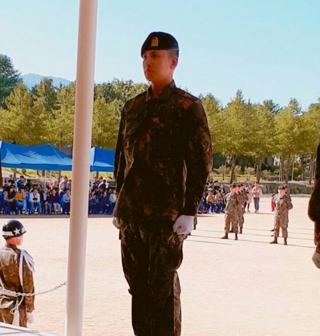 Ji Chang Wook đăng ảnh mới thông báo trở lại doanh trại quân đội