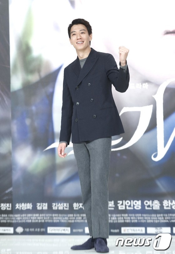 Nữ phụ vô danh “lấn át” Shin Se Kyung và Kim Rae Won