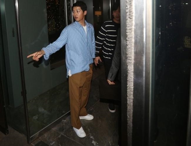 Song Joong Ki thay đổi với với style kì lạ