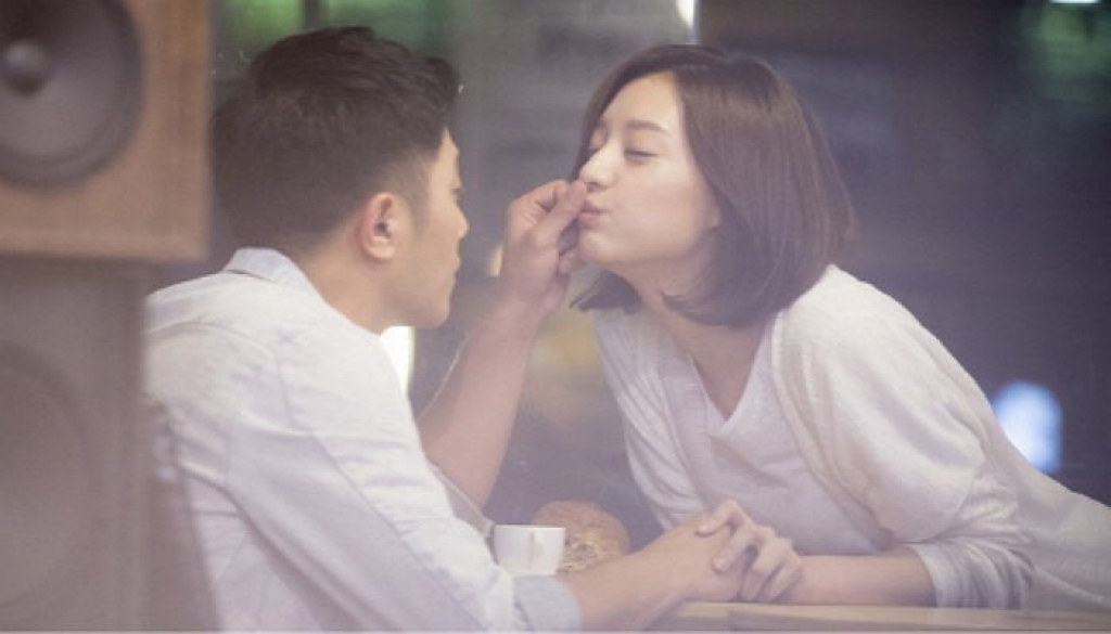 Đỏ mặt với cảnh giường chiếu trong Hậu Duệ Mặt Trời từng bị cắt