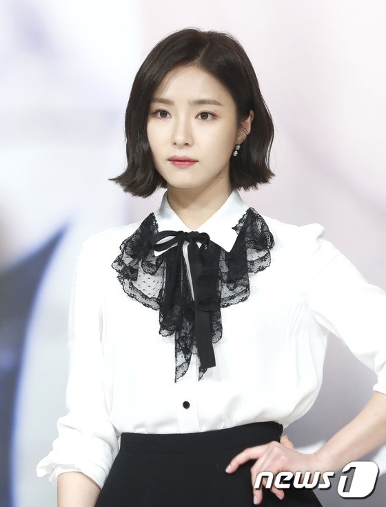 Nữ phụ vô danh “lấn át” Shin Se Kyung và Kim Rae Won