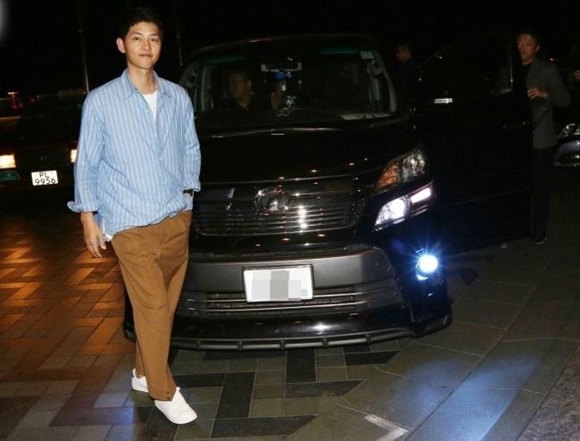 Song Joong Ki thay đổi với với style kì lạ