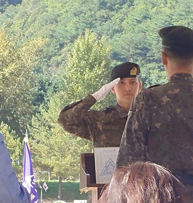 Ji Chang Wook đăng ảnh mới thông báo trở lại doanh trại quân đội