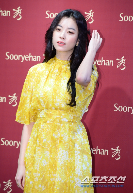 Han Hyo Joo duyên dáng, thanh lịch, xinh như tiên nữ trong sự kiện mới