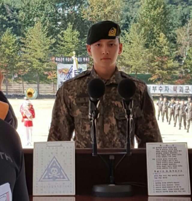Ji Chang Wook đăng ảnh mới thông báo trở lại doanh trại quân đội