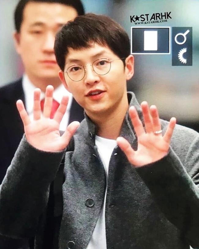 Song Joong Ki thay đổi với với style kì lạ