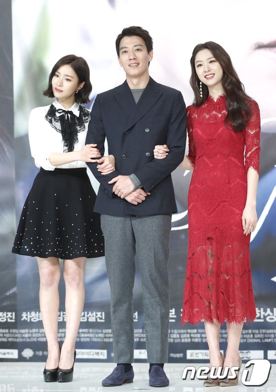 Nữ phụ vô danh “lấn át” Shin Se Kyung và Kim Rae Won
