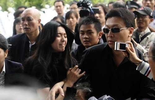 Sao Hoa ngữ và những lần đụng độ 'không kiêng nể' với paparazzi