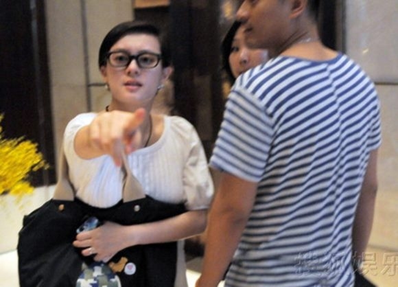 Sao Hoa ngữ và những lần đụng độ "không kiêng nể" với paparazzi