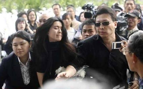 Sao Hoa ngữ và những lần đụng độ 'không kiêng nể' với paparazzi