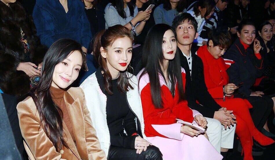 Knet nhận xét Phạm Gia thành 'bạch tuộc' khi đứng cạnh AngelaBaby