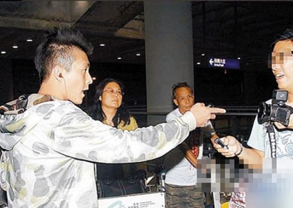 Sao Hoa ngữ và những lần đụng độ "không kiêng nể" với paparazzi