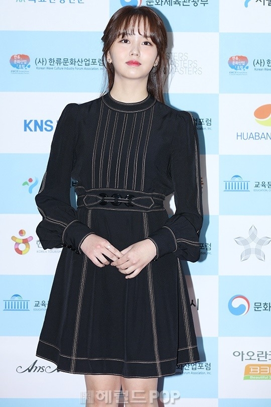 Kim So Hyun xinh như búp bê tới nhận giải Hallyu năm 2017
