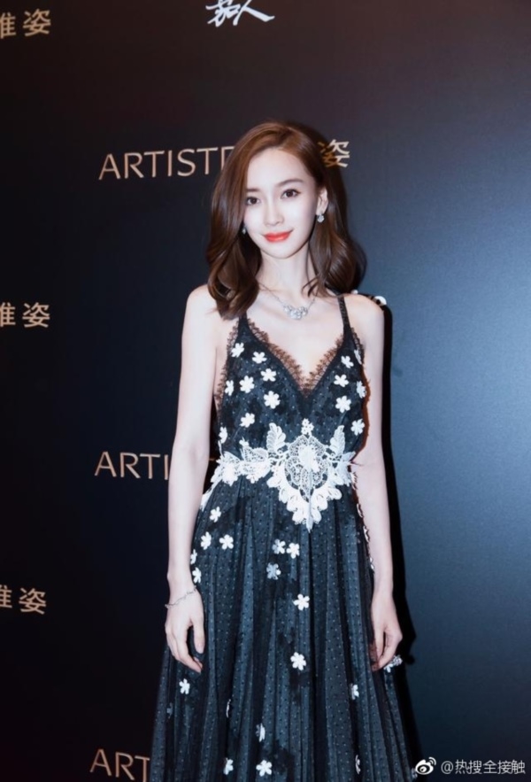 AngelaBaby gây sốc vì thân hình gầy gò chỉ còn 'da bọc xương'