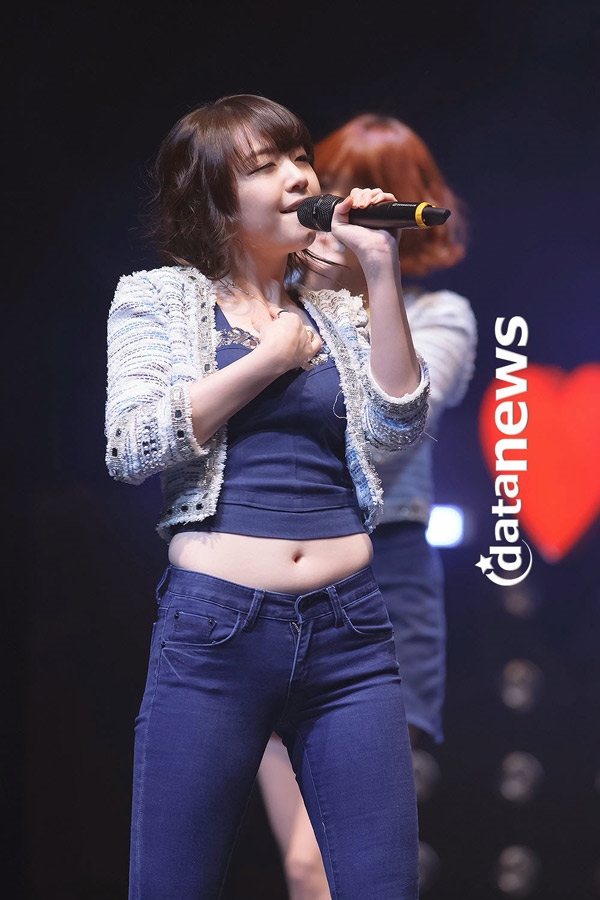 Những sao Hàn lộ bụng ngấn mỡ