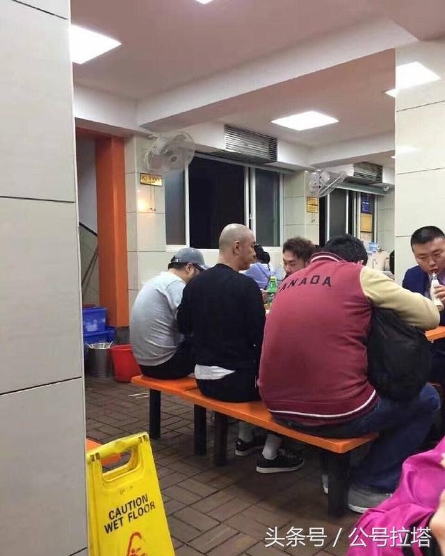 Trương Vệ Kiện thừa nhận không ai nhận ra mình trên xe bus