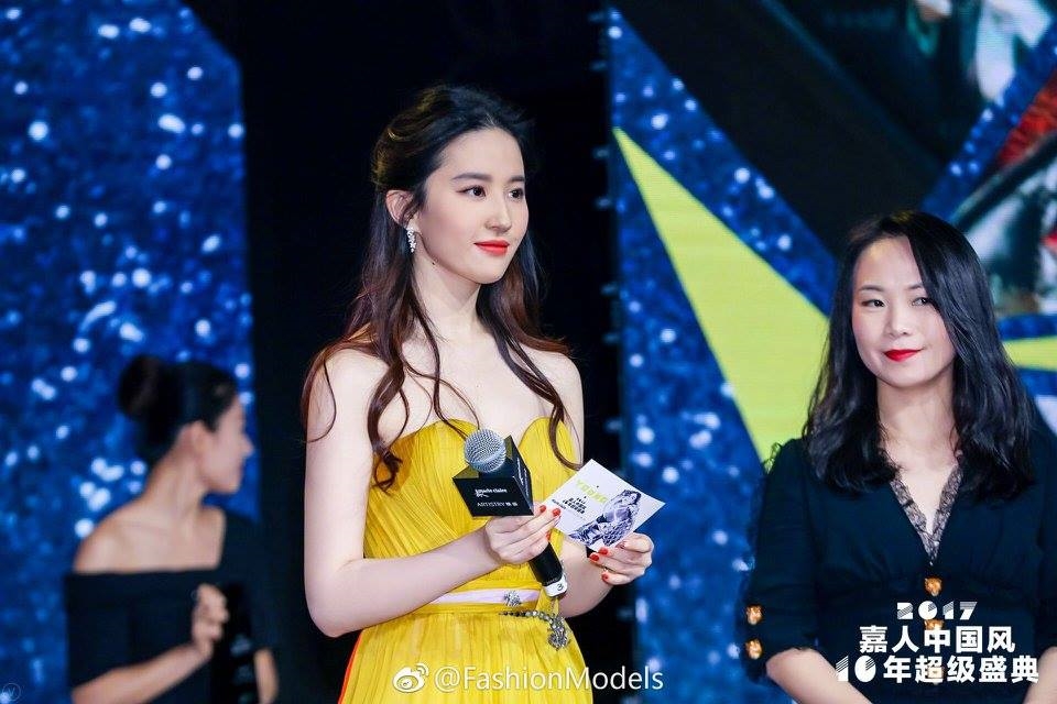 Rợp trời sao Hoa ngữ xuất hiện lộng lẫy: Cuộc đua nhan sắc tiểu hoa