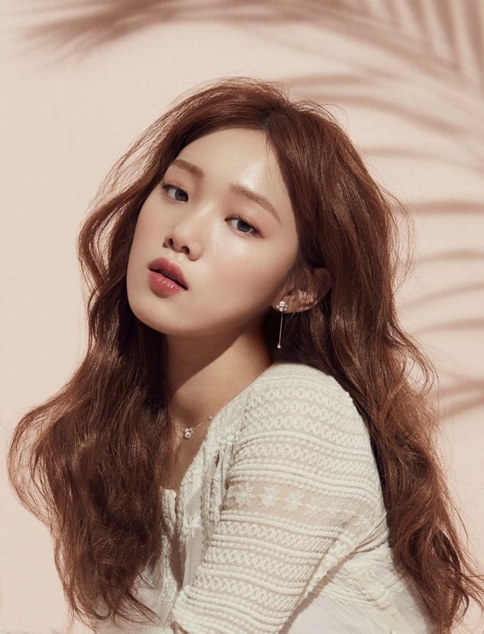 Lee Seung Gi và Lee Sung Kyung sẽ là MC cho Golden Disk Awards 2017