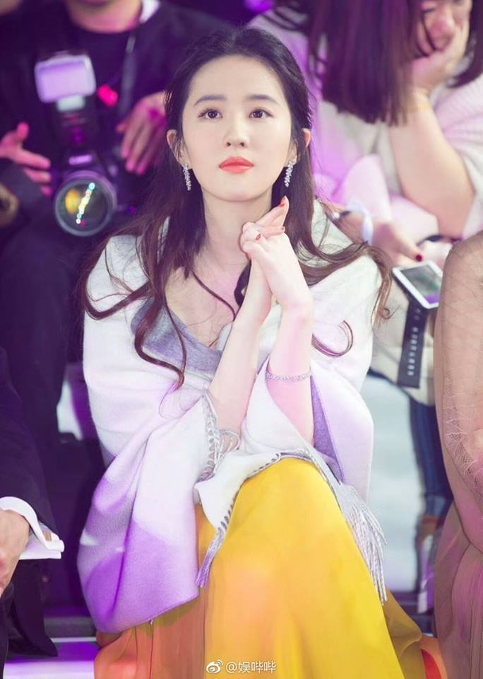 Rợp trời sao Hoa ngữ xuất hiện lộng lẫy: Cuộc đua nhan sắc tiểu hoa