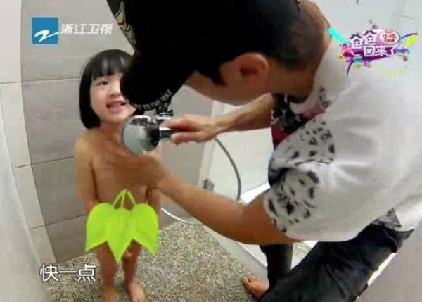 Ngô Tôn hứng chỉ trích khi đăng ảnh nhạy cảm của con lên mạng xã hội