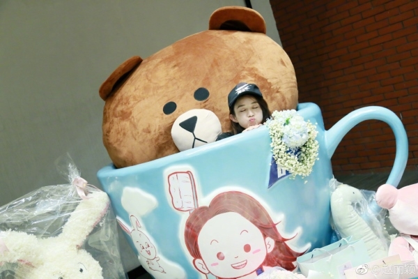 Triệu Lệ Dĩnh bất ngờ 'vượt mặt' Luhan phá vỡ kỷ lục Guinness