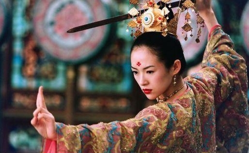 Những khoảnh khắc cầm kiếm đẹp không tưởng của mỹ nhân Cbiz