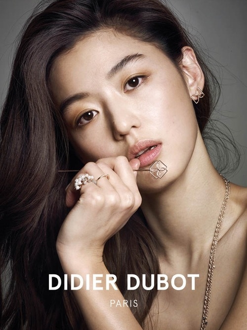 Đẳng cấp của Song Hye Kyo và Jeon Ji Hyun: 18 tuổi đã sở hữu nhan sắc