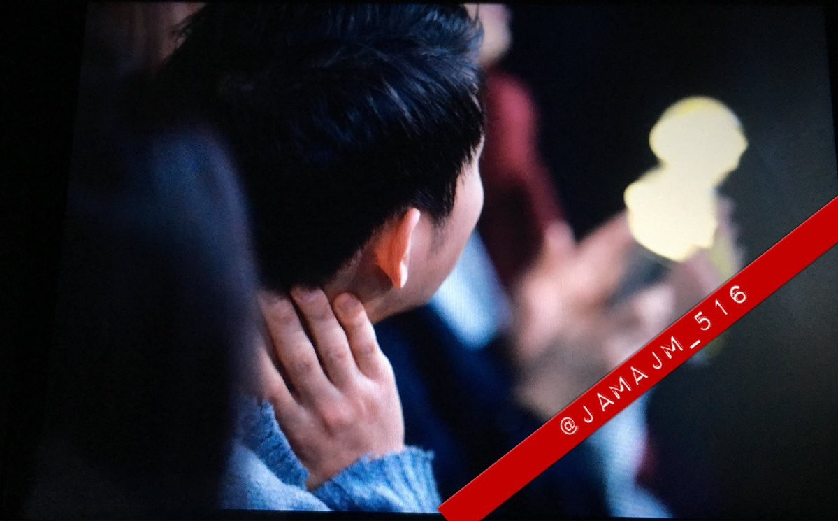 Vợ chồng Song Joong Ki mùi mẫn rủ nhau đến xem concert của IU