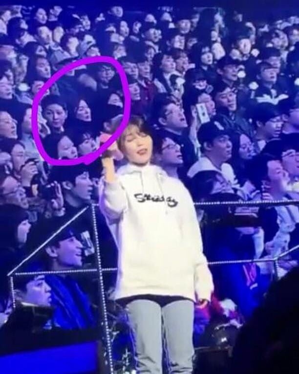 Vợ chồng Song Joong Ki mùi mẫn rủ nhau đến xem concert của IU