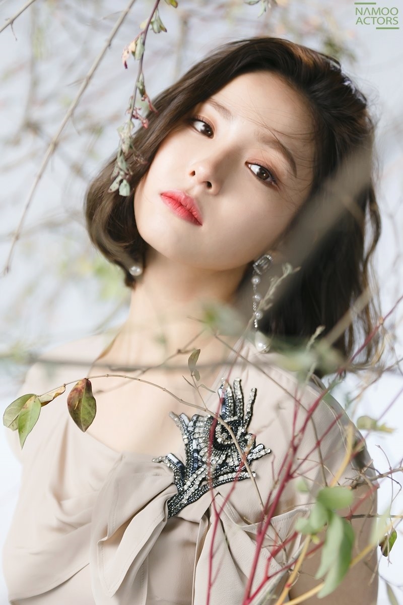Shin Se Kyung đẹp không góc chết trong loạt ảnh hậu trường phim mới