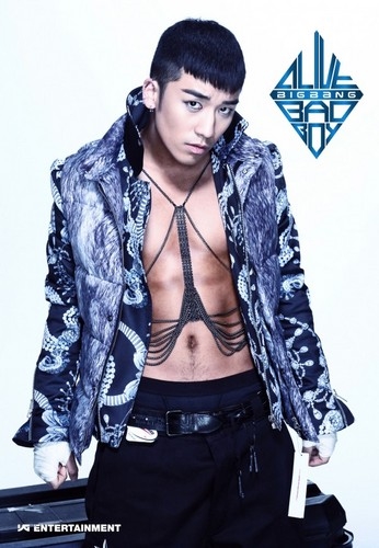 Seungri khiến fan kinh ngạc với hình ảnh bụng phệ béo ú