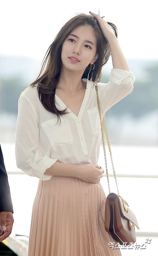 Suzy làm fan ấm lòng khi chuyên tâm làm từ thiện và sự nghiệp