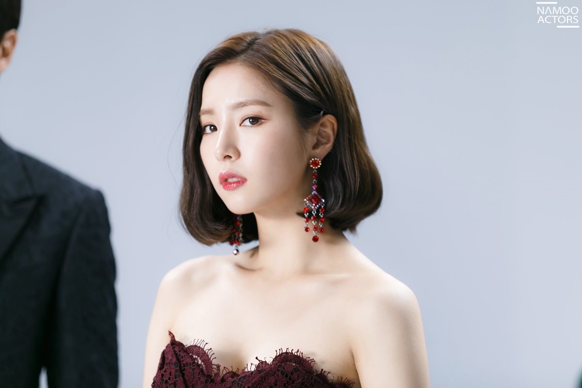Shin Se Kyung đẹp không góc chết trong loạt ảnh hậu trường phim mới