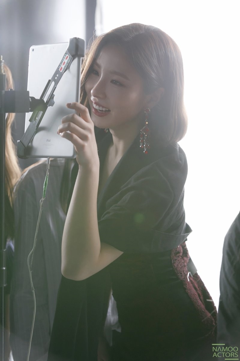 Shin Se Kyung đẹp không góc chết trong loạt ảnh hậu trường phim mới