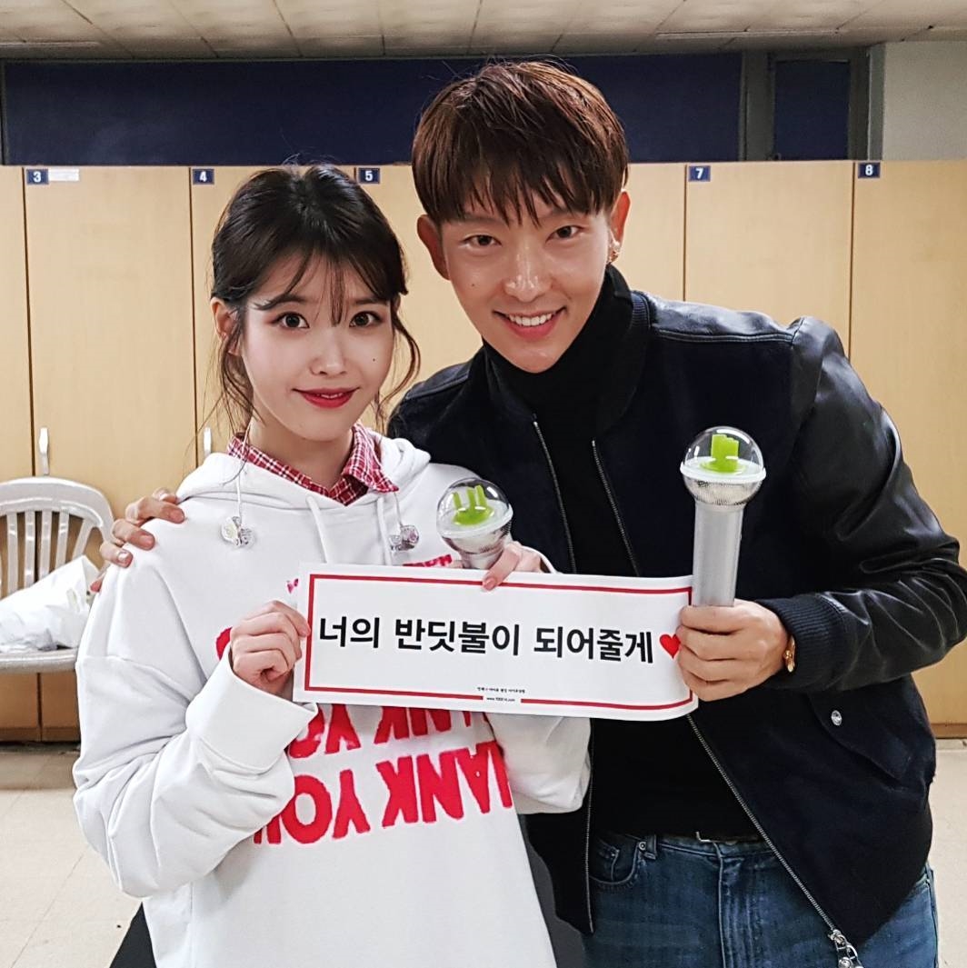 Lee Jun Ki khoe ảnh tới xem concert của IU kèm những lời khen có cánh