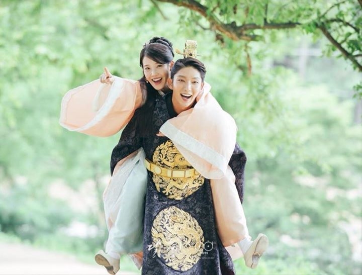 Lee Jun Ki khoe ảnh tới xem concert của IU kèm những lời khen có cánh
