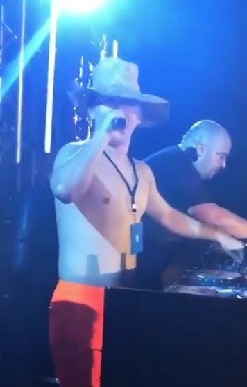 Seungri khiến fan kinh ngạc với hình ảnh bụng phệ béo ú