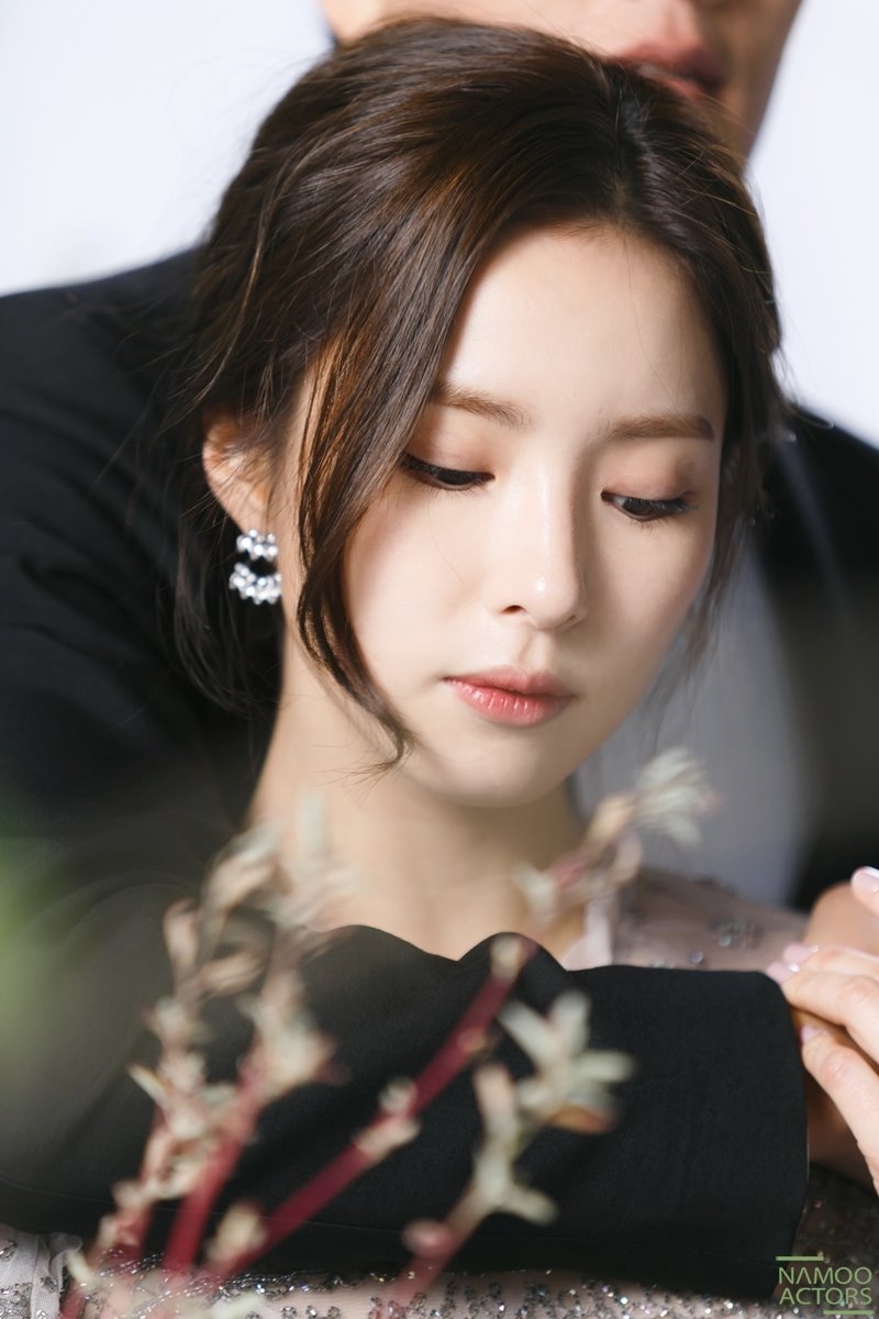 Shin Se Kyung đẹp không góc chết trong loạt ảnh hậu trường phim mới