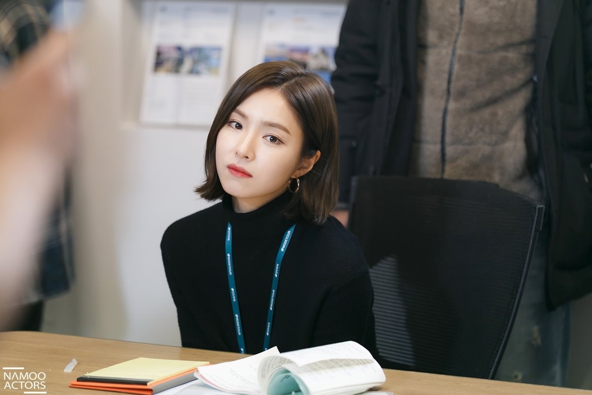 Shin Se Kyung đẹp không góc chết trong loạt ảnh hậu trường phim mới