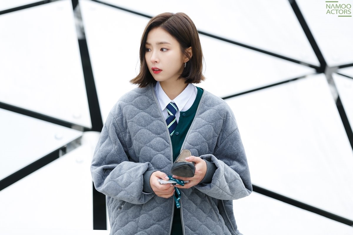 Shin Se Kyung đẹp không góc chết trong loạt ảnh hậu trường phim mới