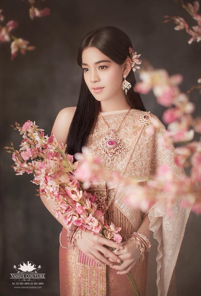 Cô nàng Lee trong 'Lỗi ở bạn thân' duyên dáng trong bộ ảnh mới