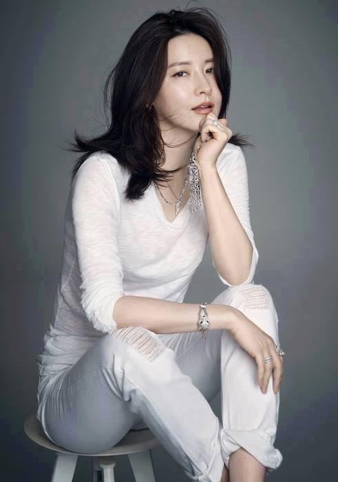 Lee Young Ae tạo chủ đề nóng sau khi xuất hiện quá duyên dáng tại MAMA